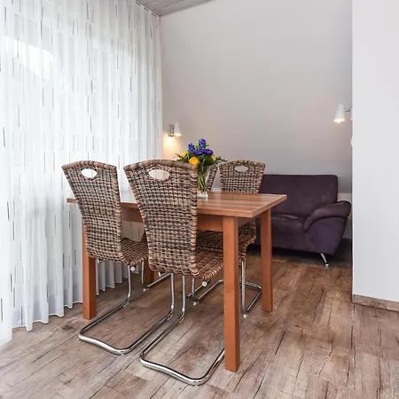 Gemuetliche Mit Balkon In *