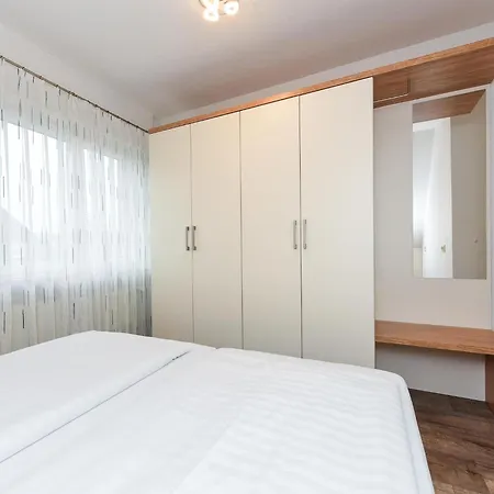 Apartment Gemuetliche Mit Balkon In